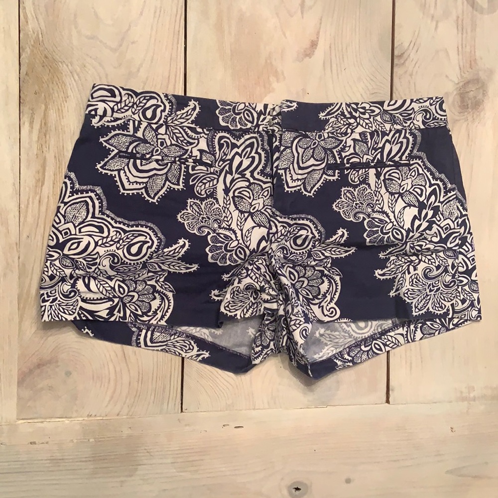 Size 10 women’s Gap shorts